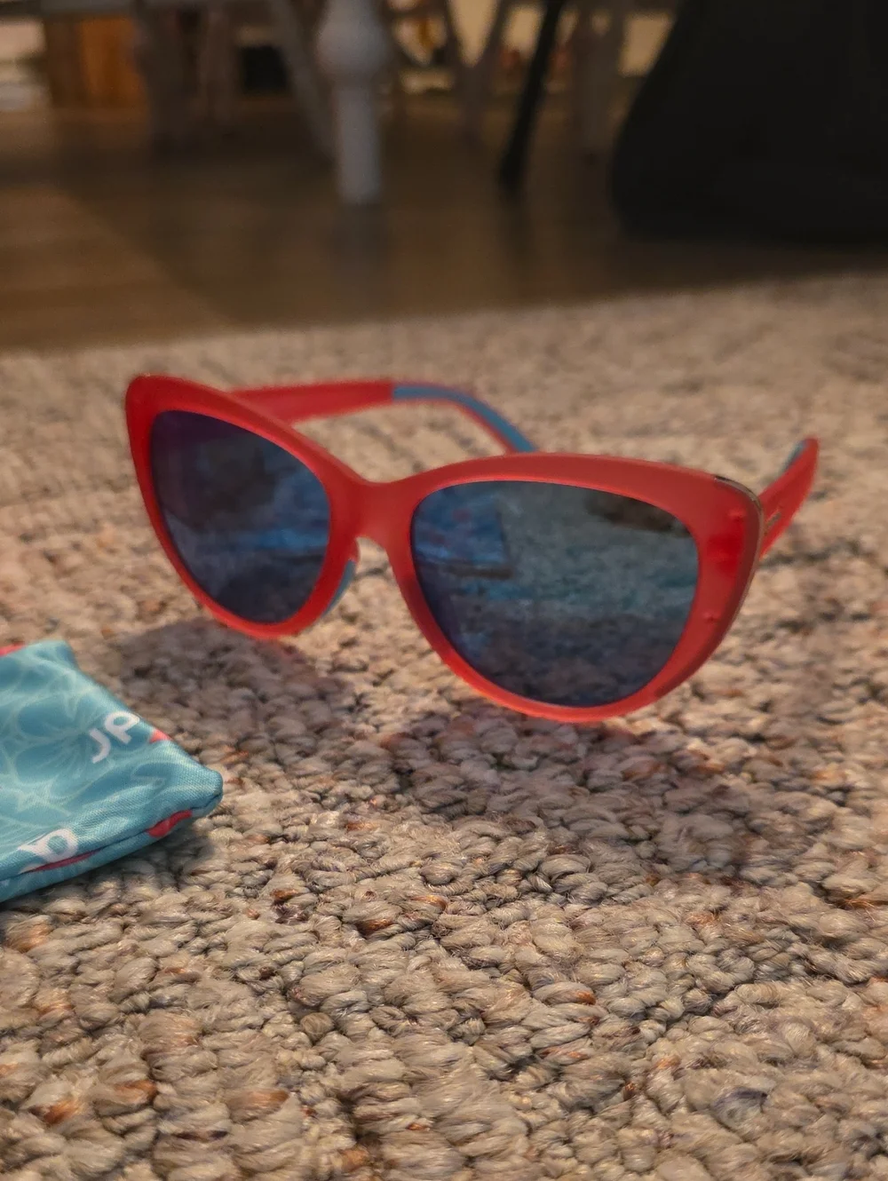 NIB Goodr Cateye Sunglasses Flamingo Couture